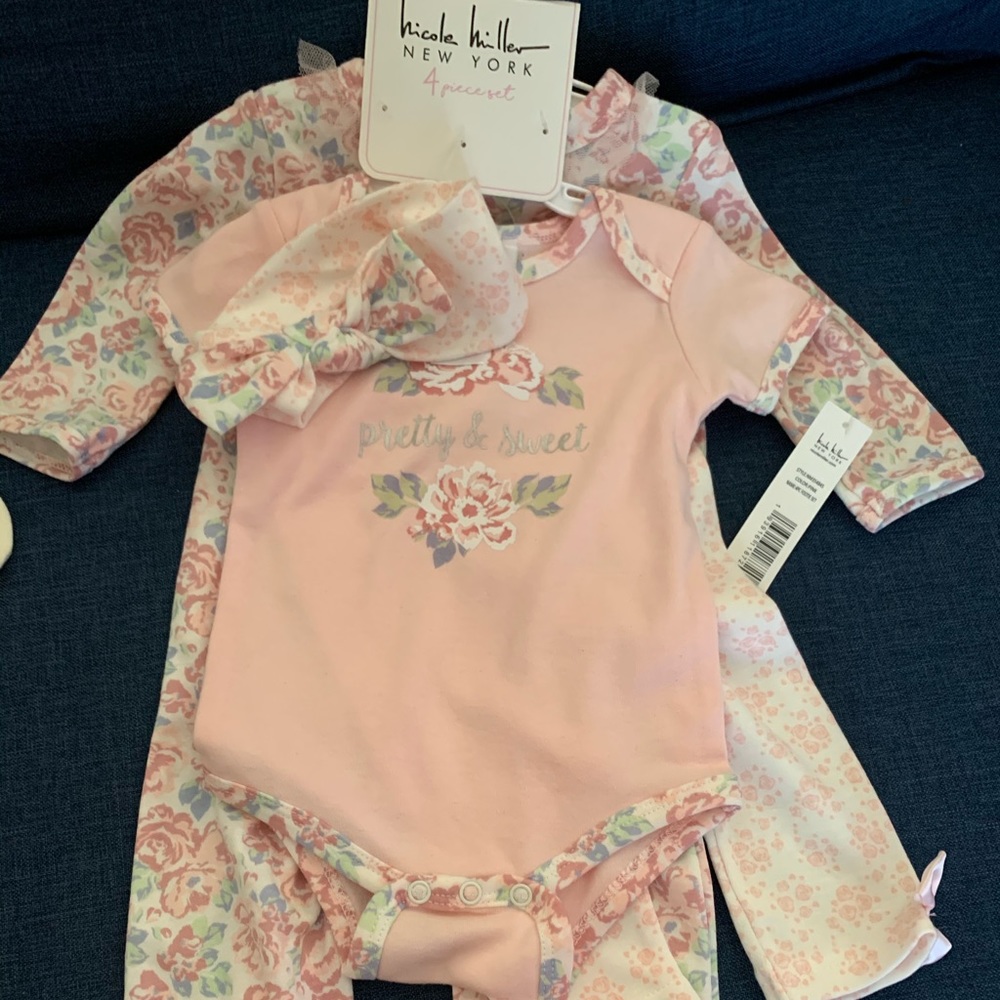 NWT Nicole Miller baby 4 piece set